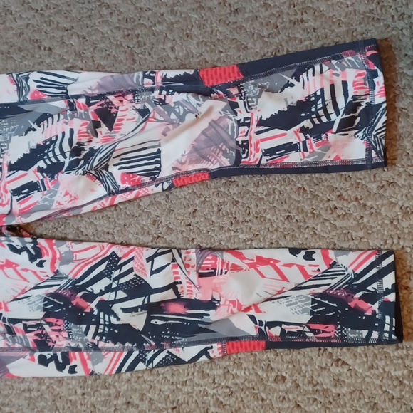 Danskin Now artistic crop leggings with mesh on back - Picture 2 of 5